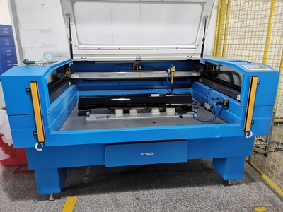 汽車塑料激光切割機(jī) 打造未來(lái)汽車制造的新利器